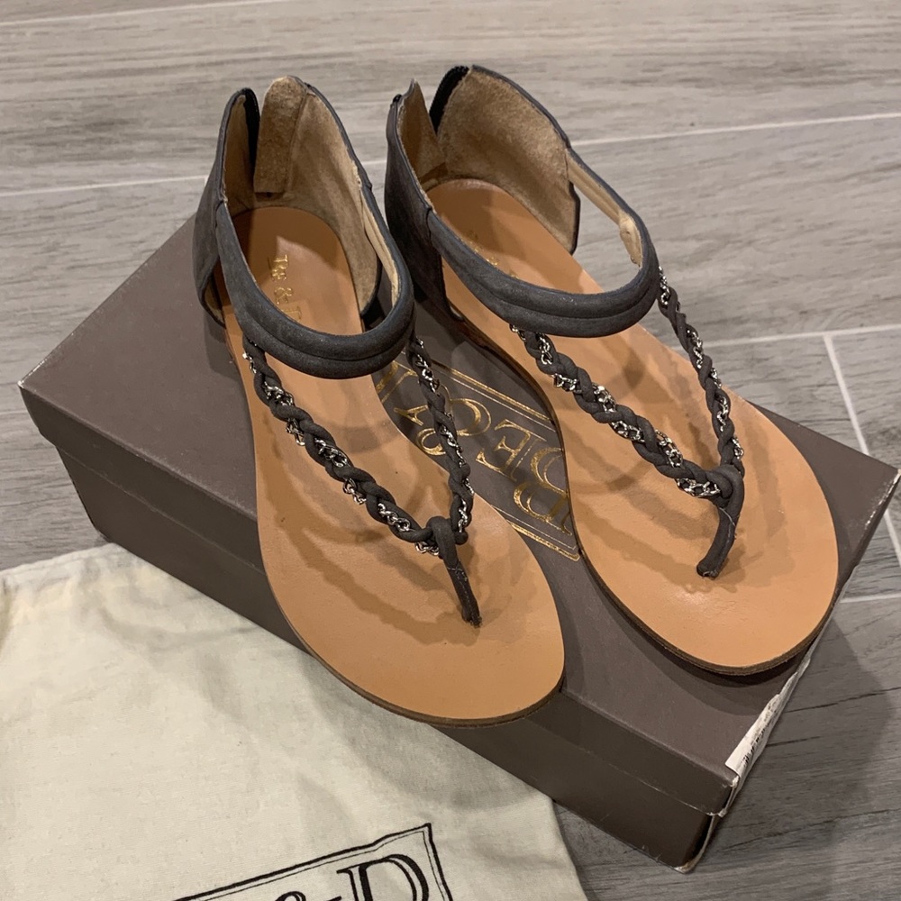 BE&D Gray Suede Flat Sandals Size 38.5